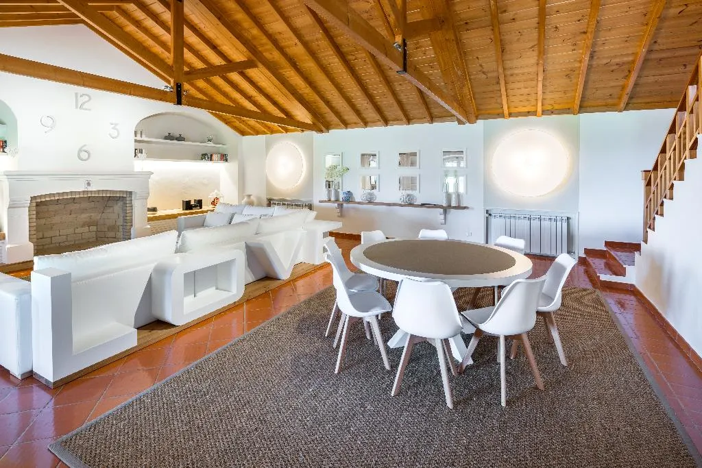 VILLA FOUR BEDROOMS Room, Shantivillas, Algarve