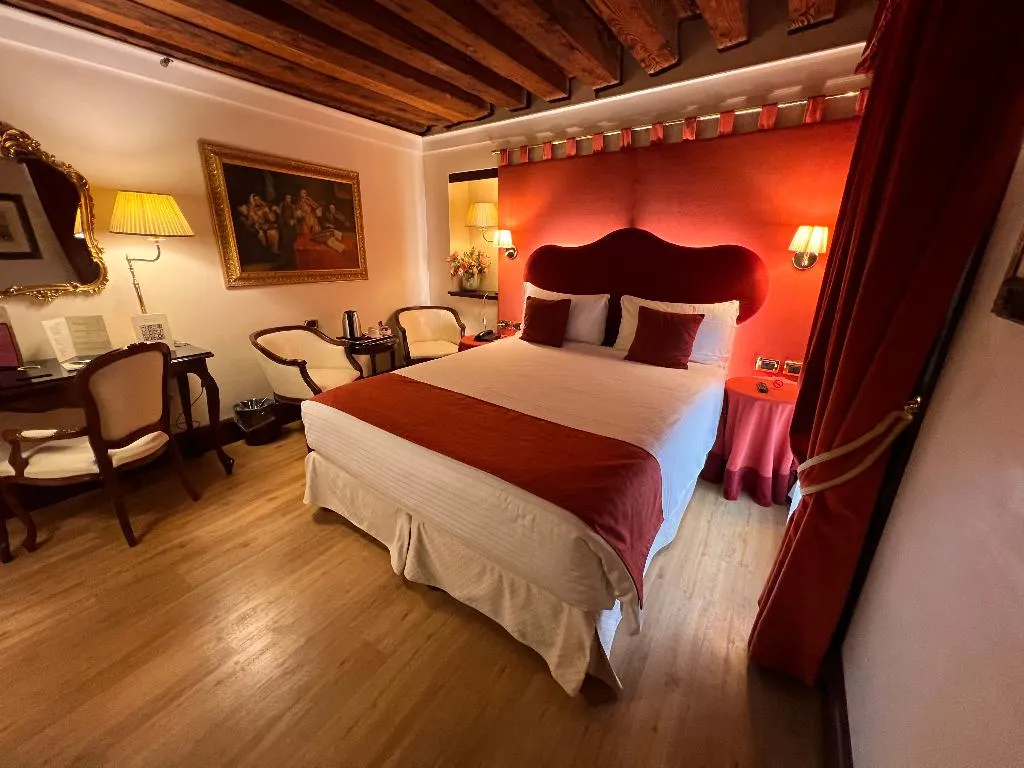 DOUBLE CLASSIC Room, Ruzzini Palace, Venice