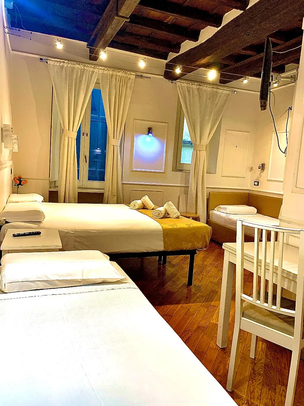 QUADRUPLE ONE BEDROOM ONE BATHROOM Room, Domus Ester, Rome
