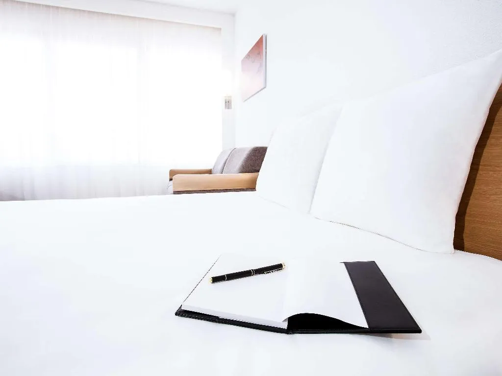 DOUBLE SUPERIOR QUEEN BED Room, Novotel Madrid Feria and Airport, Madrid