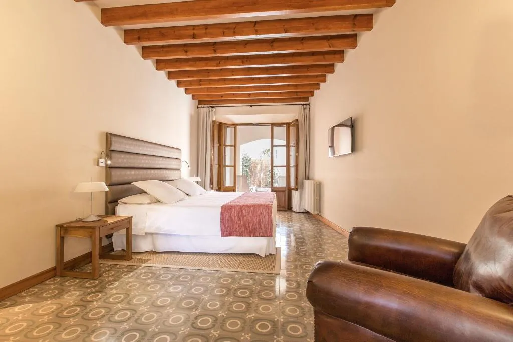 Room, D'Es Puig, Majorca