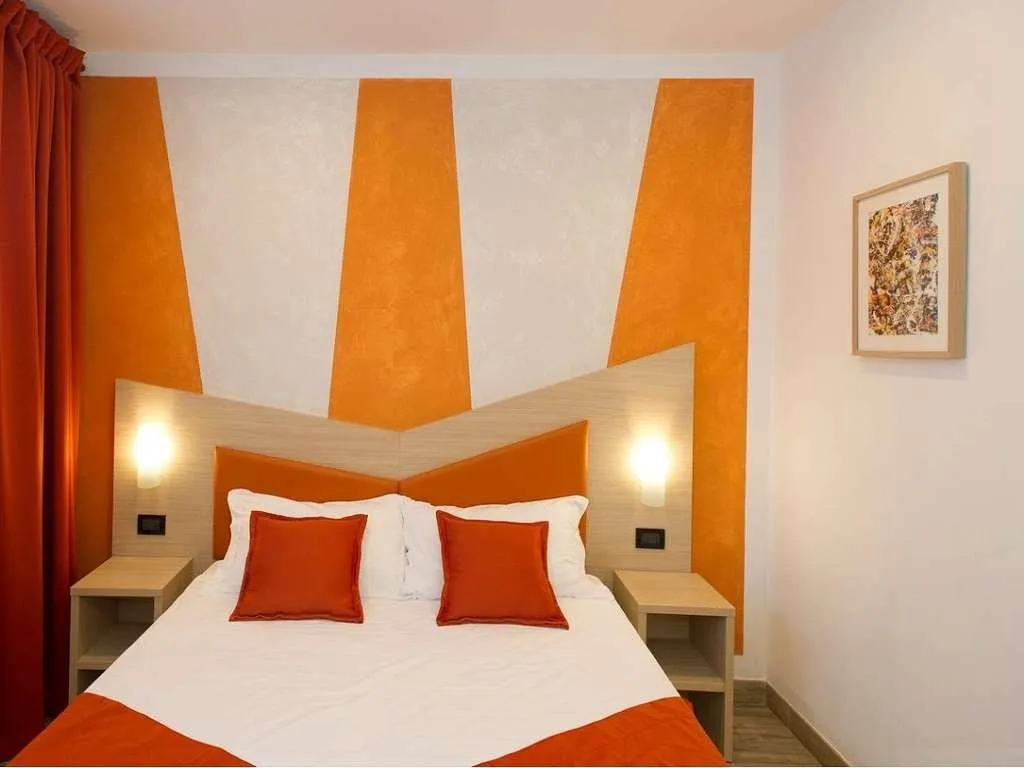 Room, Luxor Florence, Florence