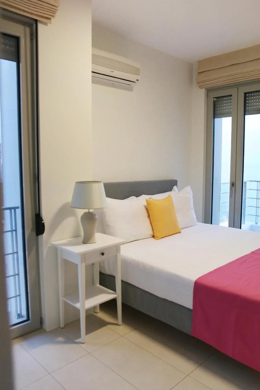 Room, Vivian Art Apartments, Crete