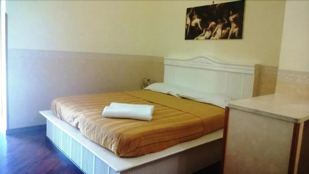 Room, Bed And Breakfast Medea, Naples