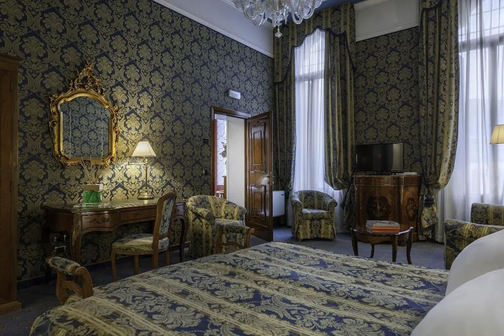 Room, Hotel Al Ponte Antico, Venice