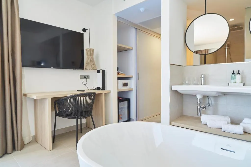 Double or Twin DELUXE SEA VIEW Room, Invisa Hotel Cala Verde, Ibiza