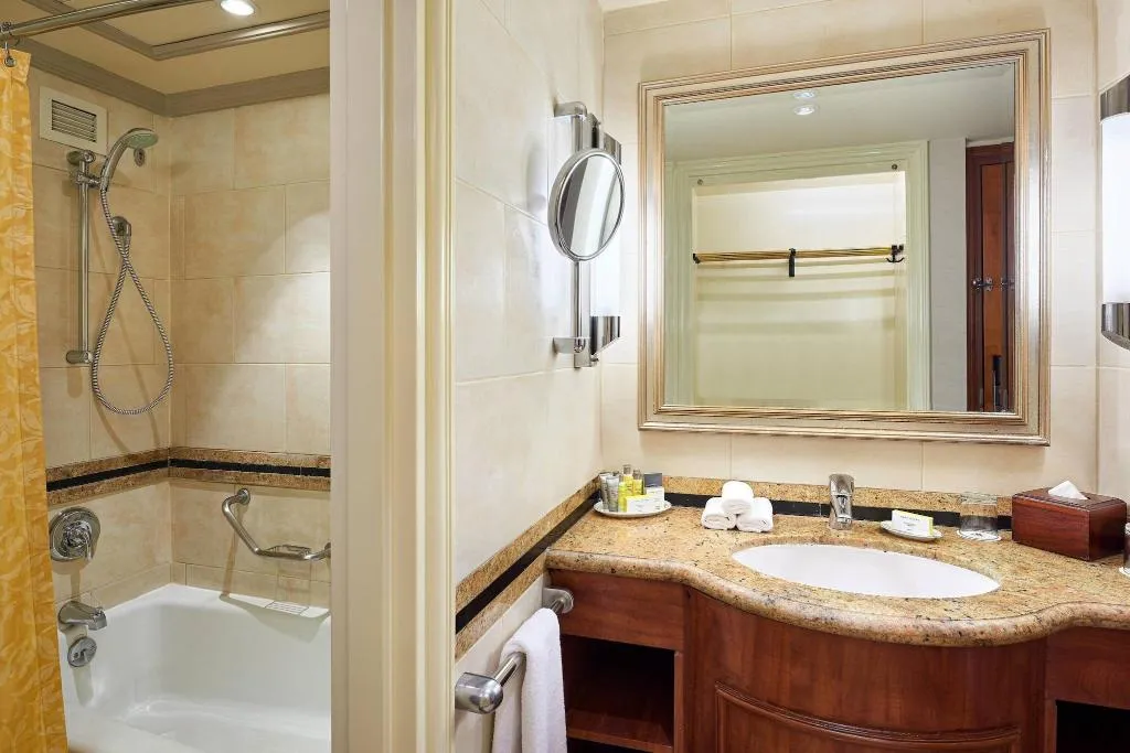 DOUBLE EXECUTIVE KING BED Room, Cairo Marriott hotel & Omar Khayyam Casino, Cairo