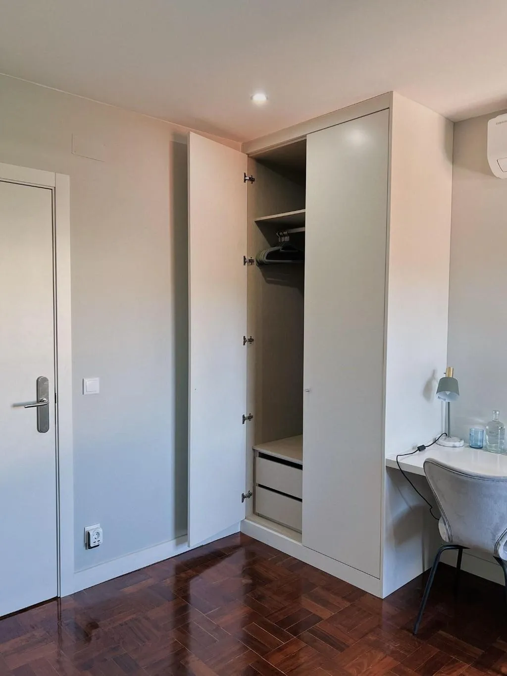 Room, Luna House, Lisbon