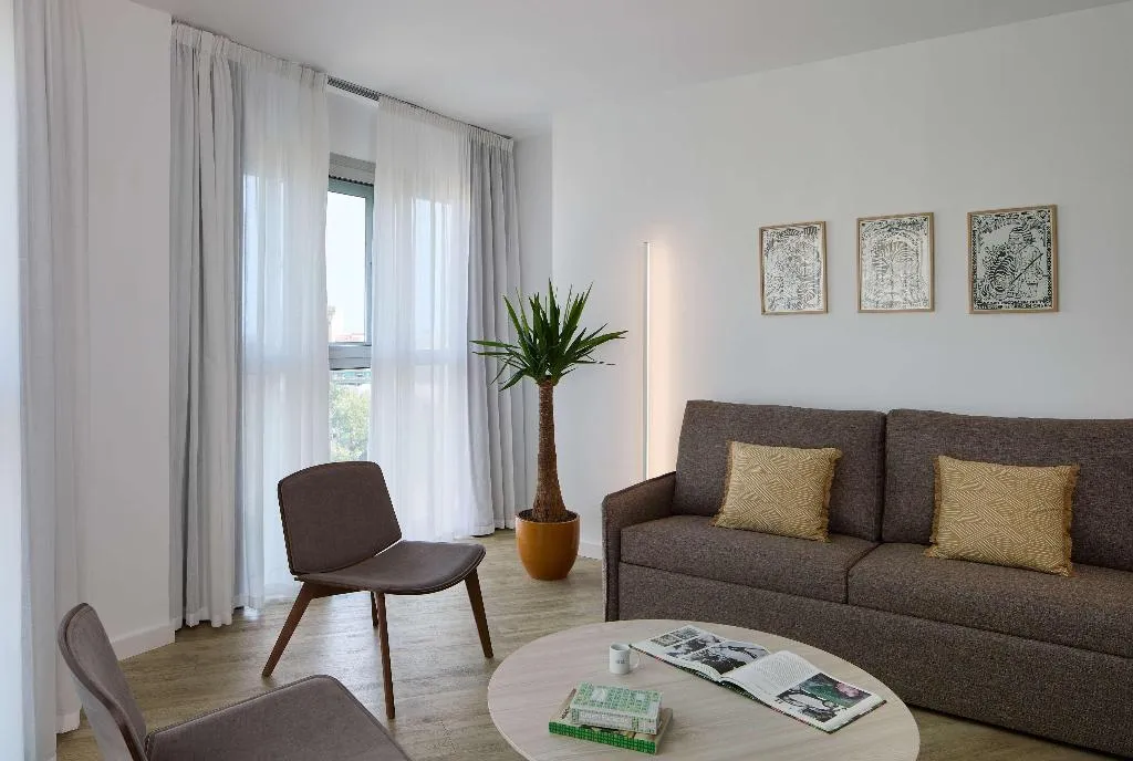 JUNIOR SUITE STANDARD Room, INNSiDE by Meliá Barcelona Apolo, Barcelona