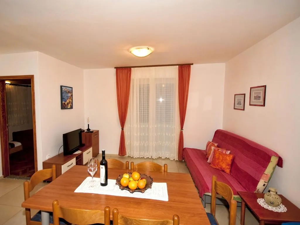 APARTMENT CAPACITY 4 Room, Apartments Snjezana, Istria