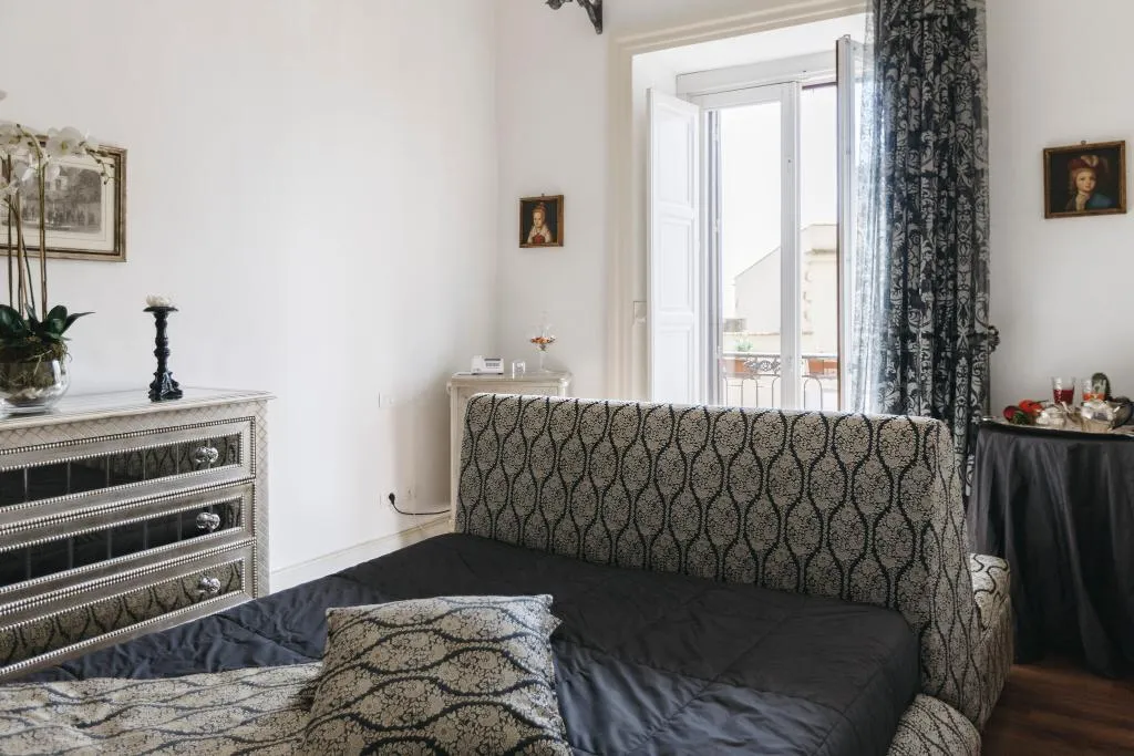 DOUBLE SUPERIOR WITH BALCONY Room, B&B Palazzo del Teatro, Catania