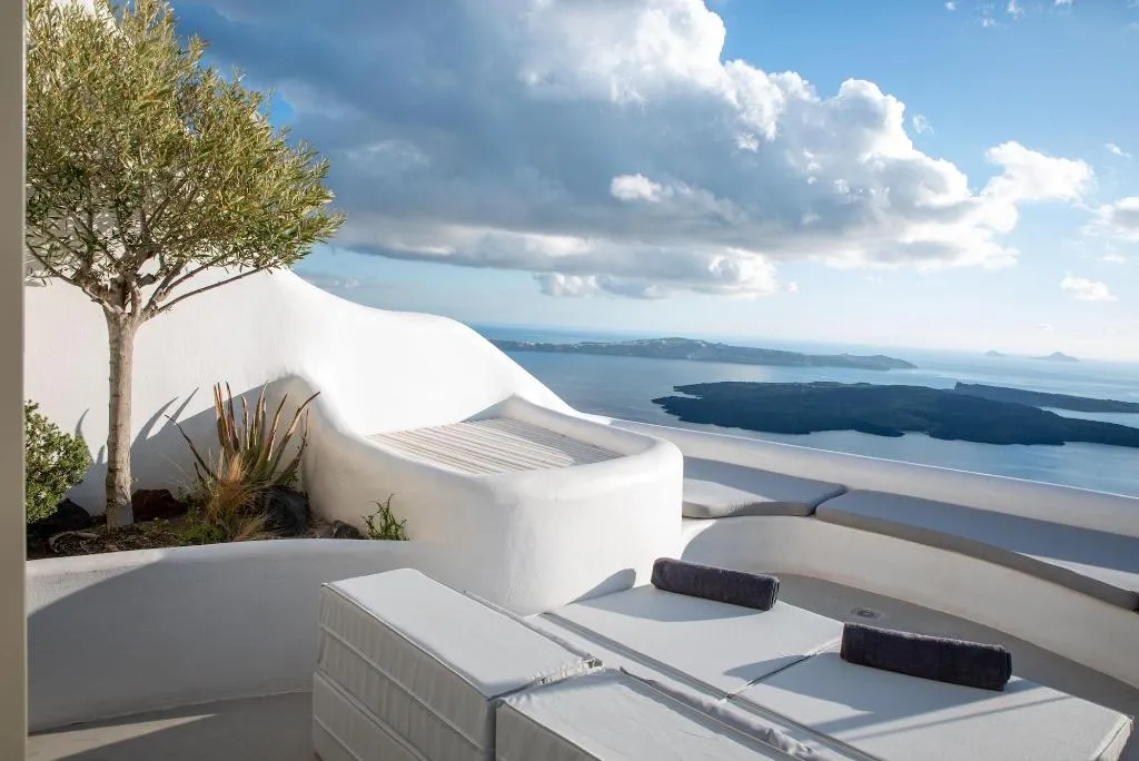 Room, Heavens Edge by Mr and Mrs White, Santorini