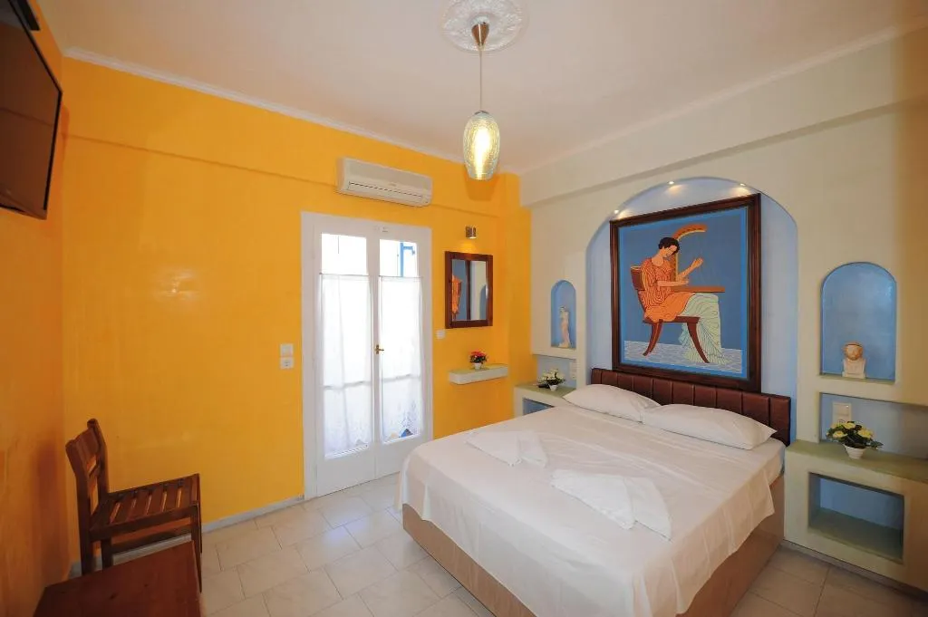Room, Orfeas Apartments, Santorini
