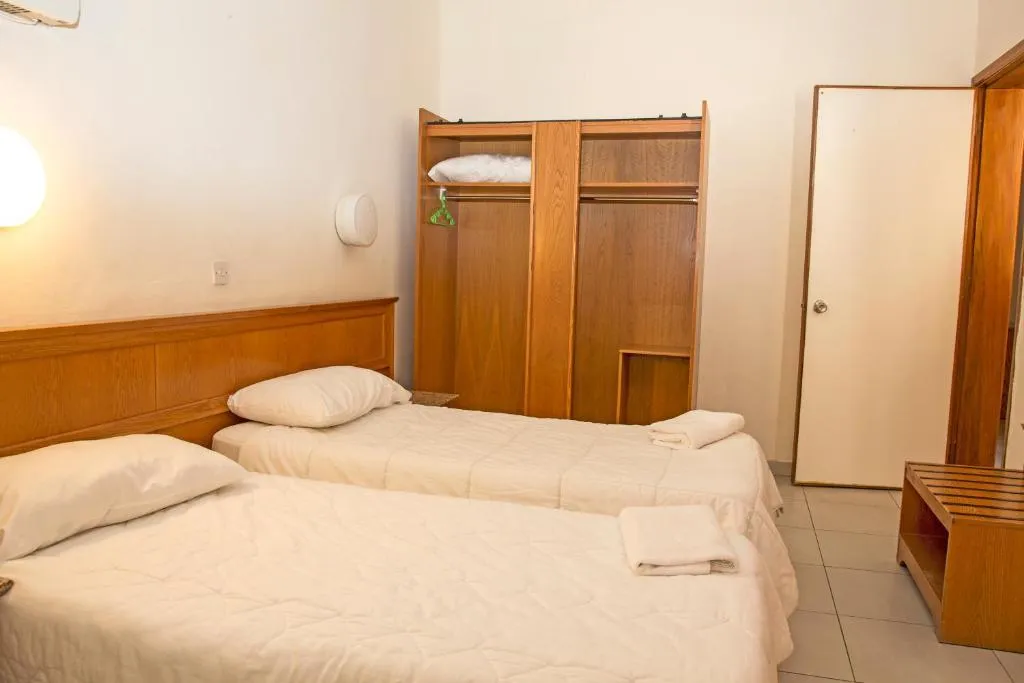 APARTMENT CAPACITY 3 TWO BEDROOMS Room, Dragonara Apartments, Malta