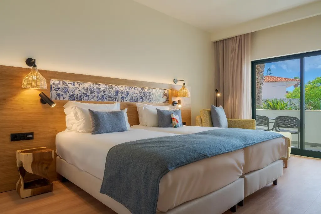 Room, Sentido Galosol, Madeira