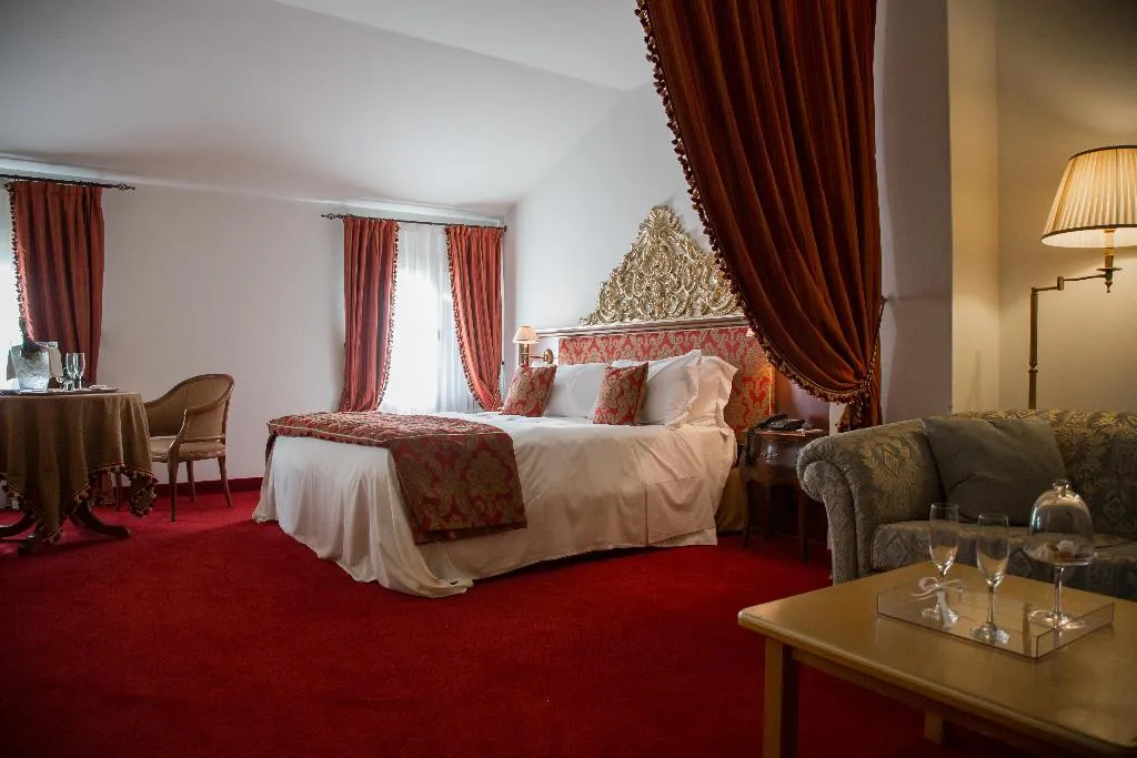 JUNIOR SUITE CAPACITY 3 Room, Villa Condulmer, Venice