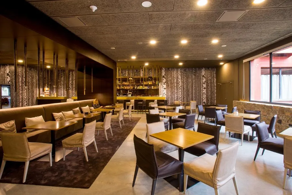 Bar, Montanya Hotel & Lodge, Costa Brava