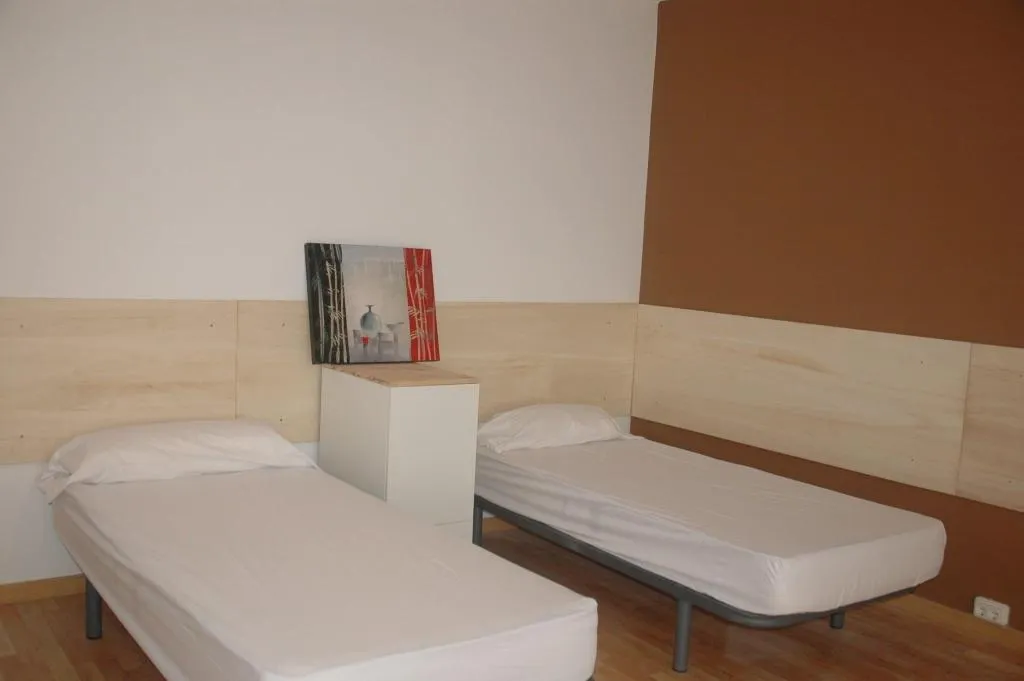 TWIN WITH SHARED BATHROOM Room, Break N Bed Hostel, Barcelona
