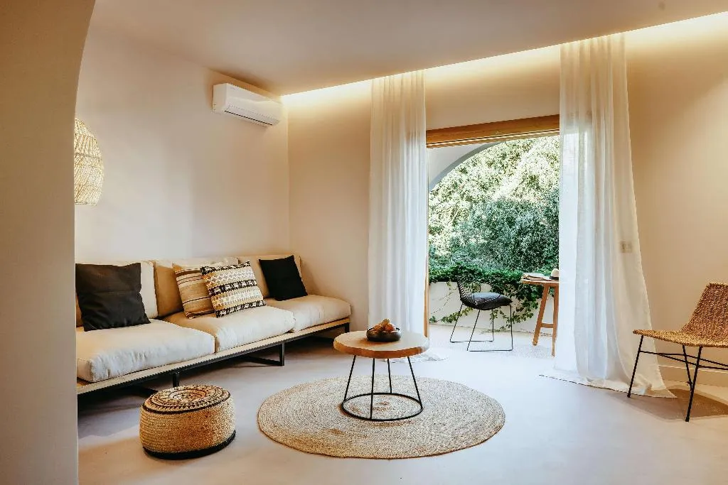 Room, Minos Beach Art Hotel, a Member of Design Hotels, Crete