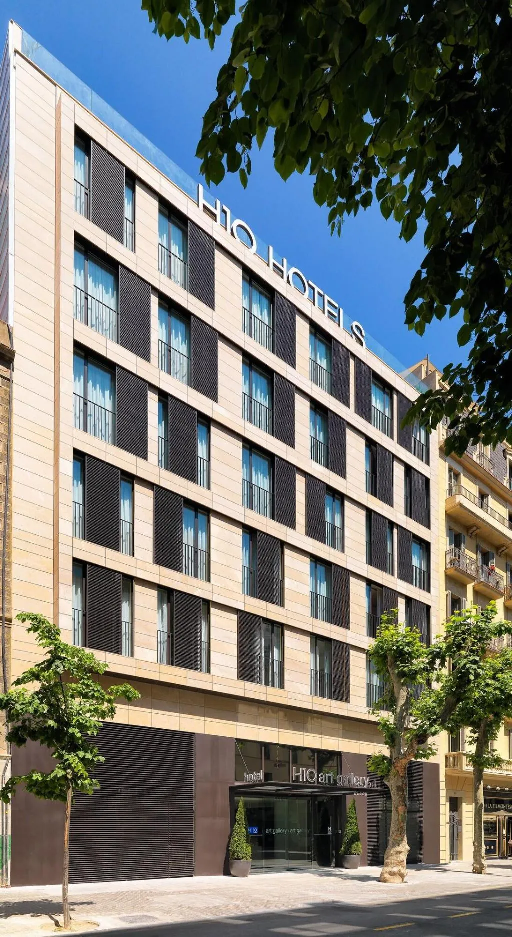 JUNIOR SUITE WITH DOUBLE BED Room, H10 Art Gallery, Barcelona