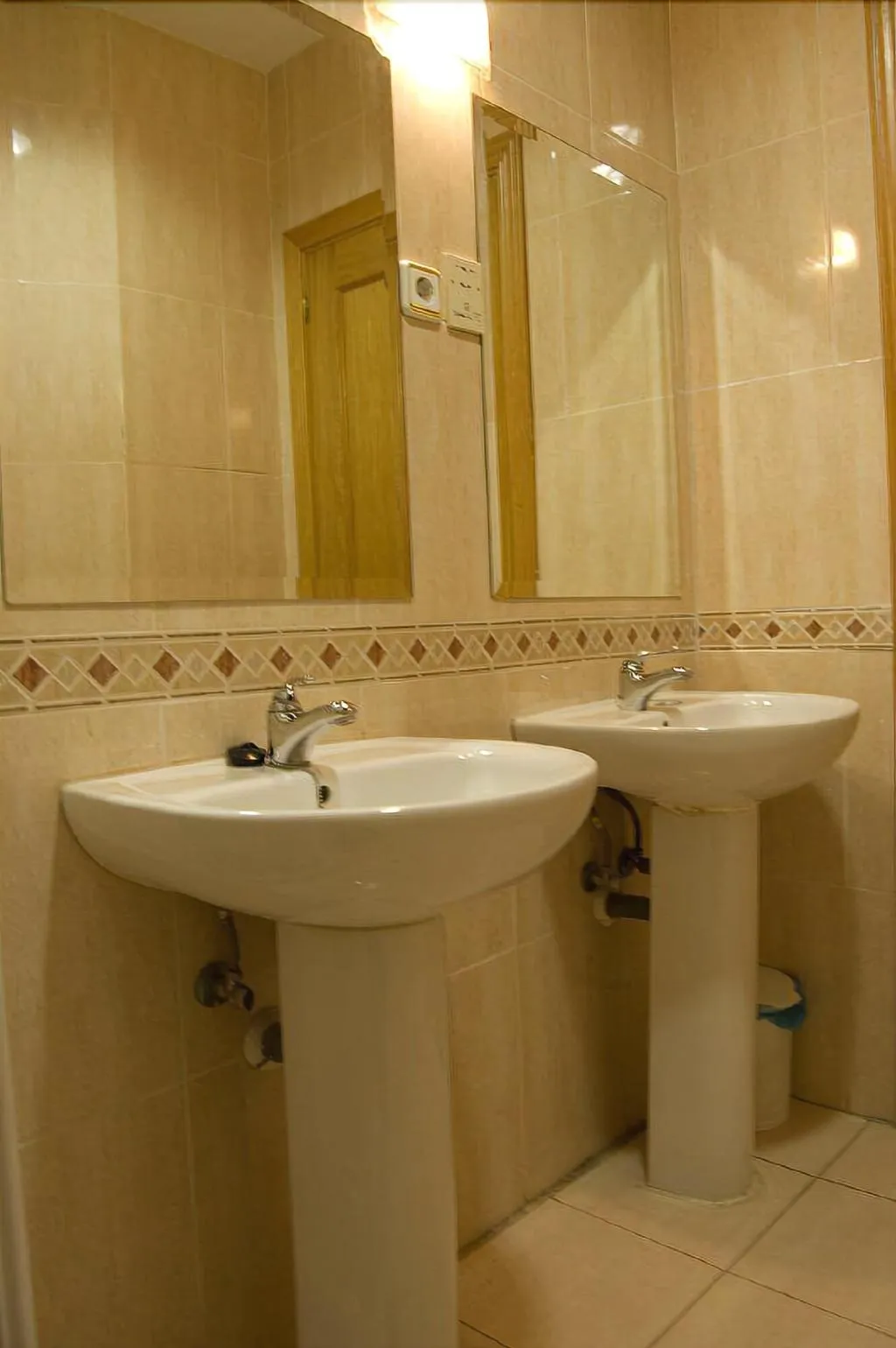 Room, Josefina Hostal, Madrid