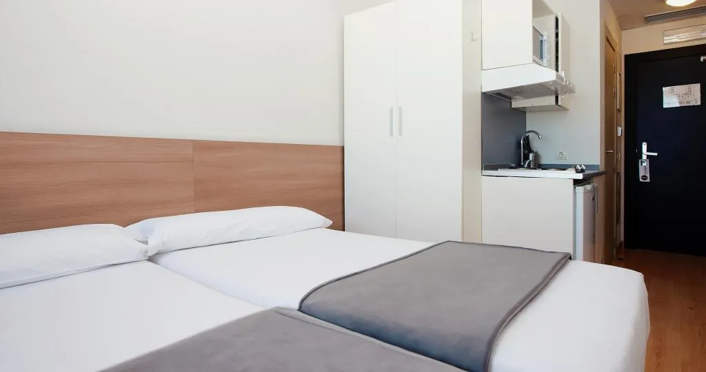 STUDIO CAPACITY 1 Room, Vertice Roomspace Madrid, Madrid