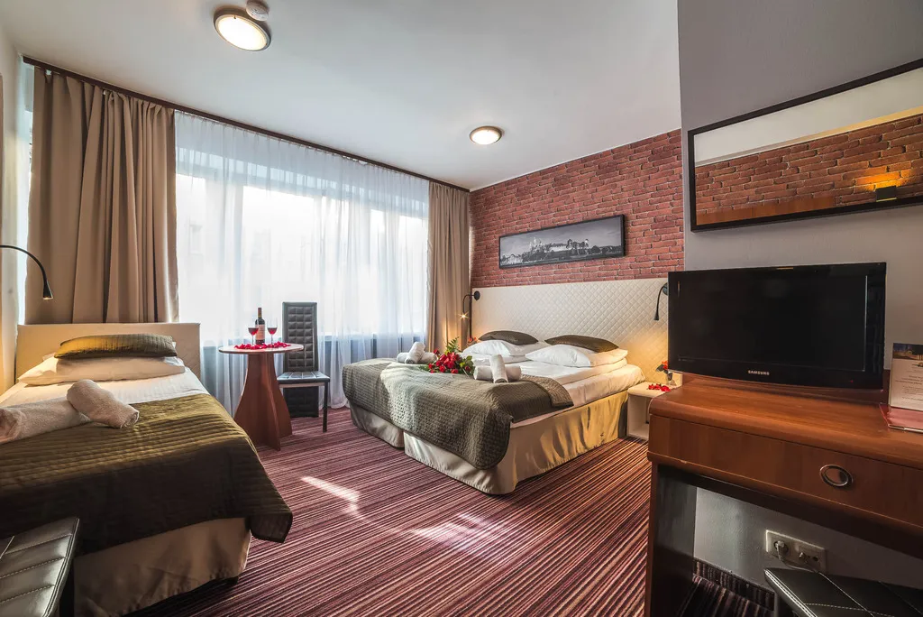 Room, Delta, Krakow