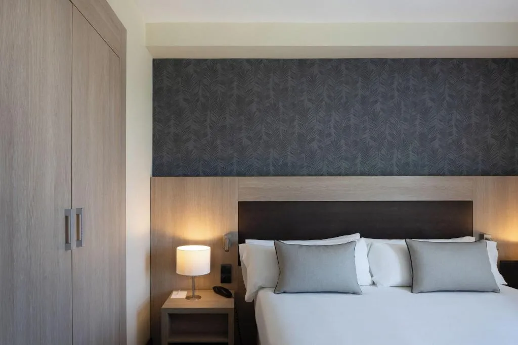 TRIPLE QUEEN SIZE BED Room, Catalonia Mirador des Port, Menorca