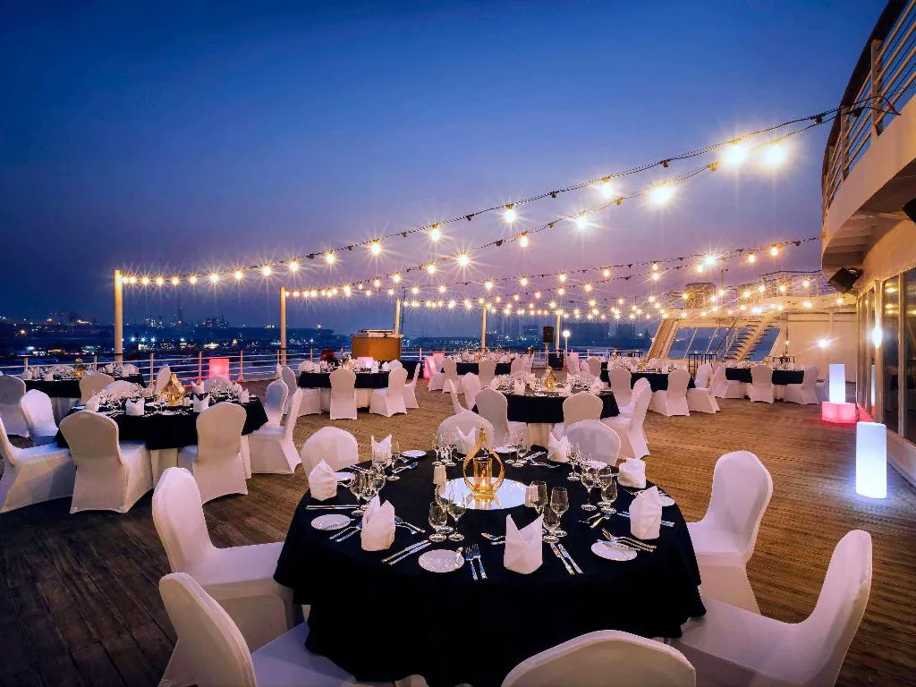 Conferences, Queen Elizabeth 2, Dubai