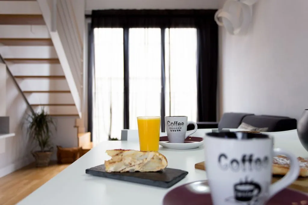 APARTMENT THREE BEDROOMS Room, Mon Suites Catedral, Valencia