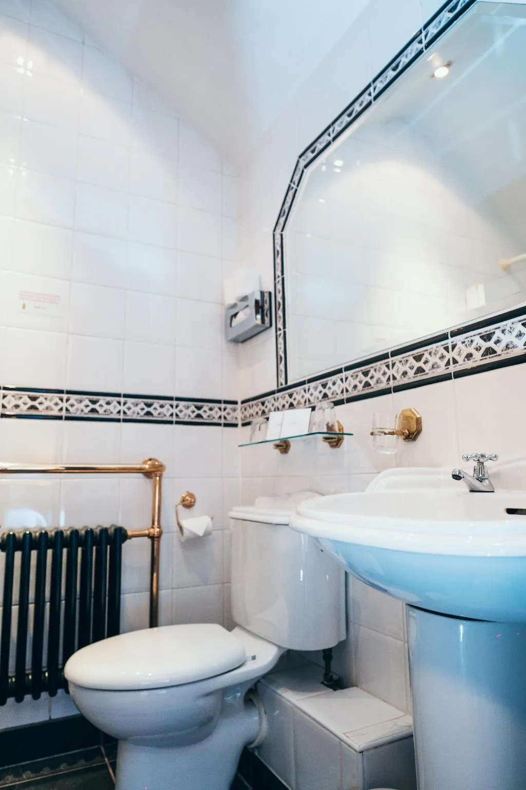 SINGLE STANDARD Room, Russell Court, Dublin