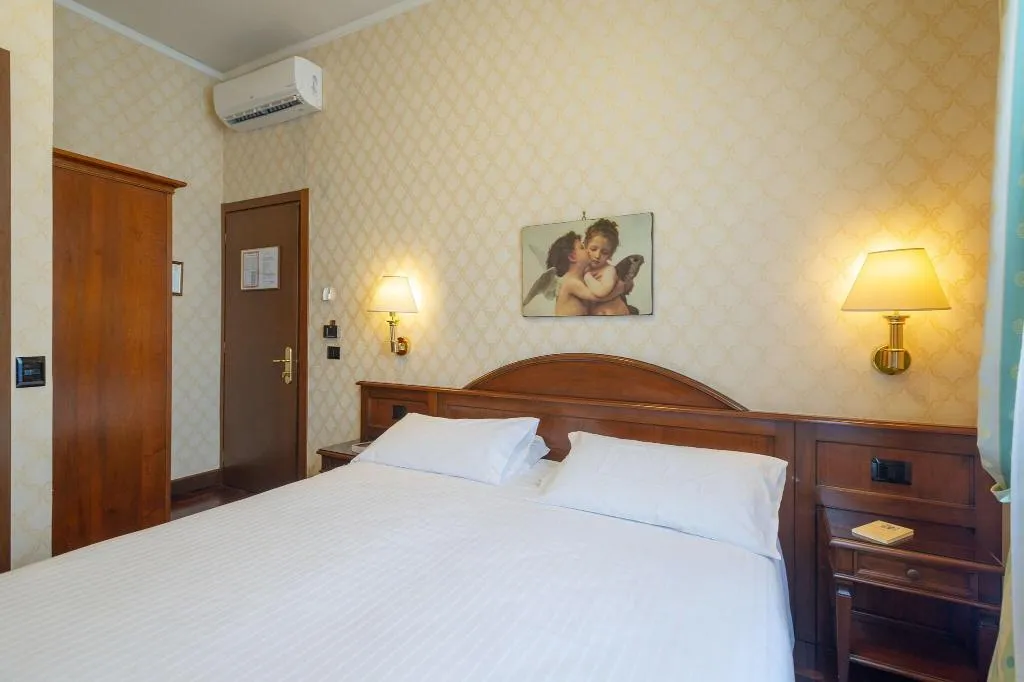 DOUBLE CLASSIC Room, Hotel Boccaccio, Florence