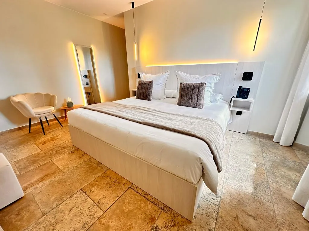 TRIPLE SUPERIOR Room, Boutique Hotel Comtal Empuries, Costa Brava