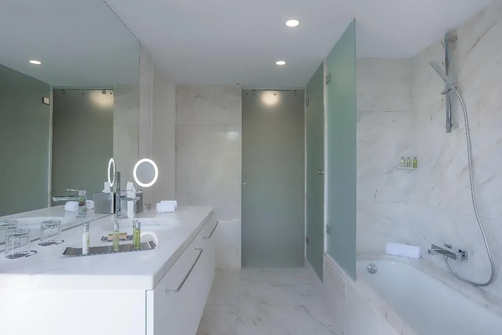 DOUBLE PARK VIEW Room, Doubletree by Hilton Lisbon - Fontana Park, Lisbon