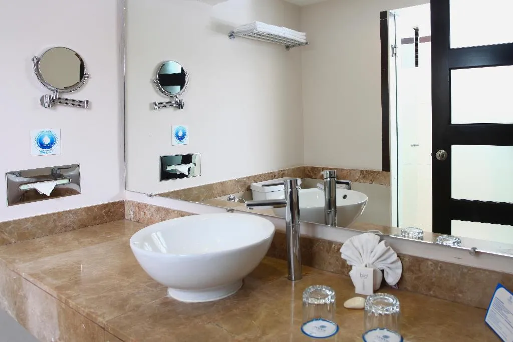 FAMILY ROOM KING SIZE BED Room, Sandos Playacar All Inclusive, Cancun Area