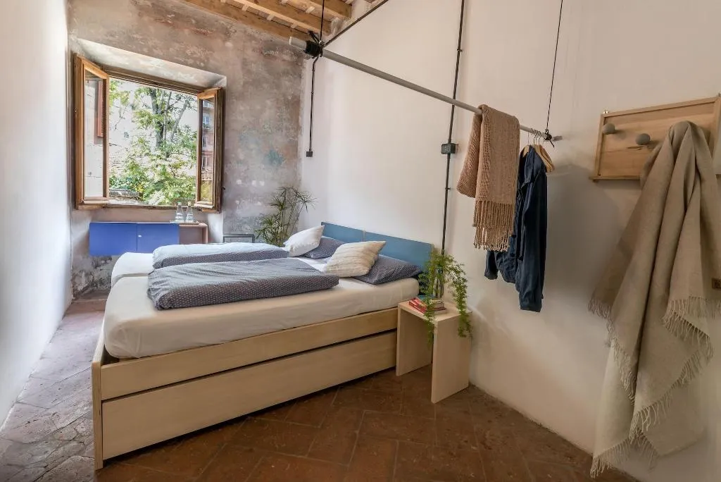 Room, Un Posto A Milano, Milan