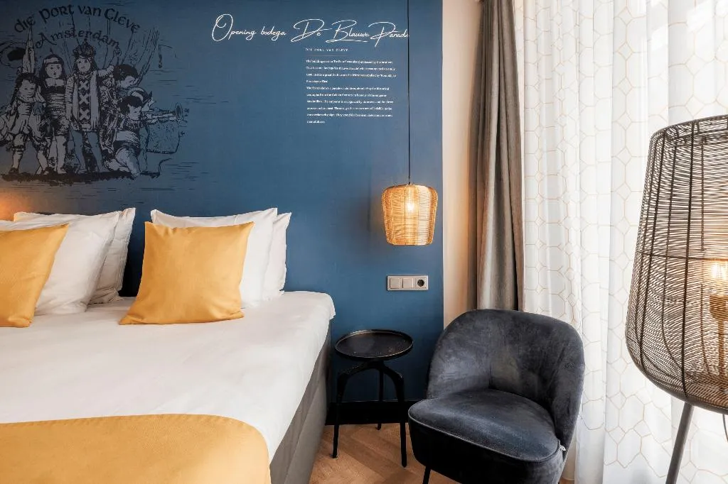 DOUBLE QUEEN SIZE BED Room, Die Port Van Cleve, Amsterdam