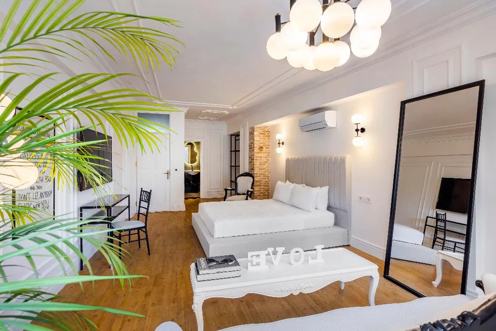 JUNIOR SUITE DELUXE ONE BED Room, Palmenhaus Antalya, Antalya