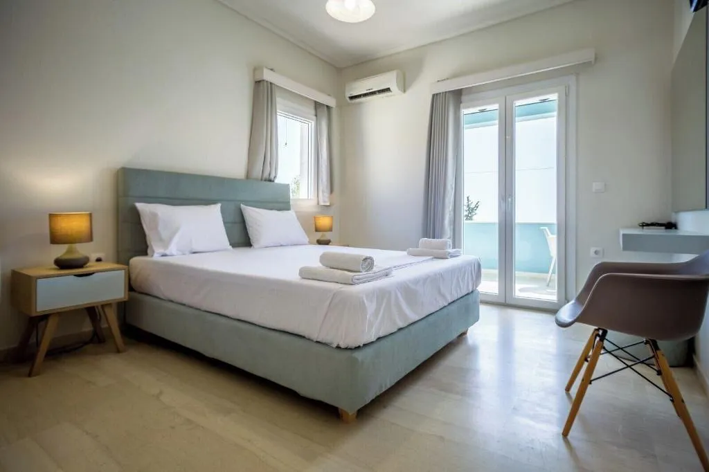 Room, Blue Horizon Studios, Zante