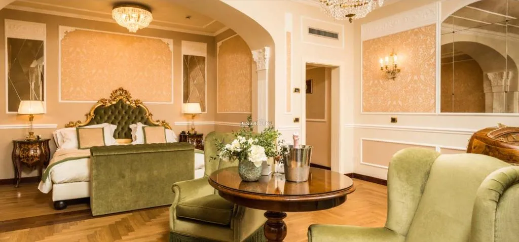 JUNIOR SUITE STANDARD Room, Bernini Palace, Florence