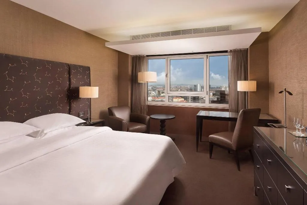Room, Sheraton Lisboa Hotel & Spa, Lisbon