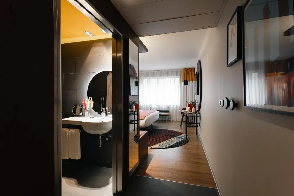 Room Accesible Premium  Room, Hotel Indigo Barcelona Plaza Espana, Barcelona