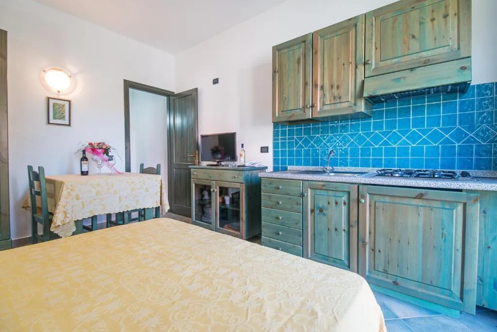 STUDIO CAPACITY 4 Room, Residence Club Gli Ontani, Olbia