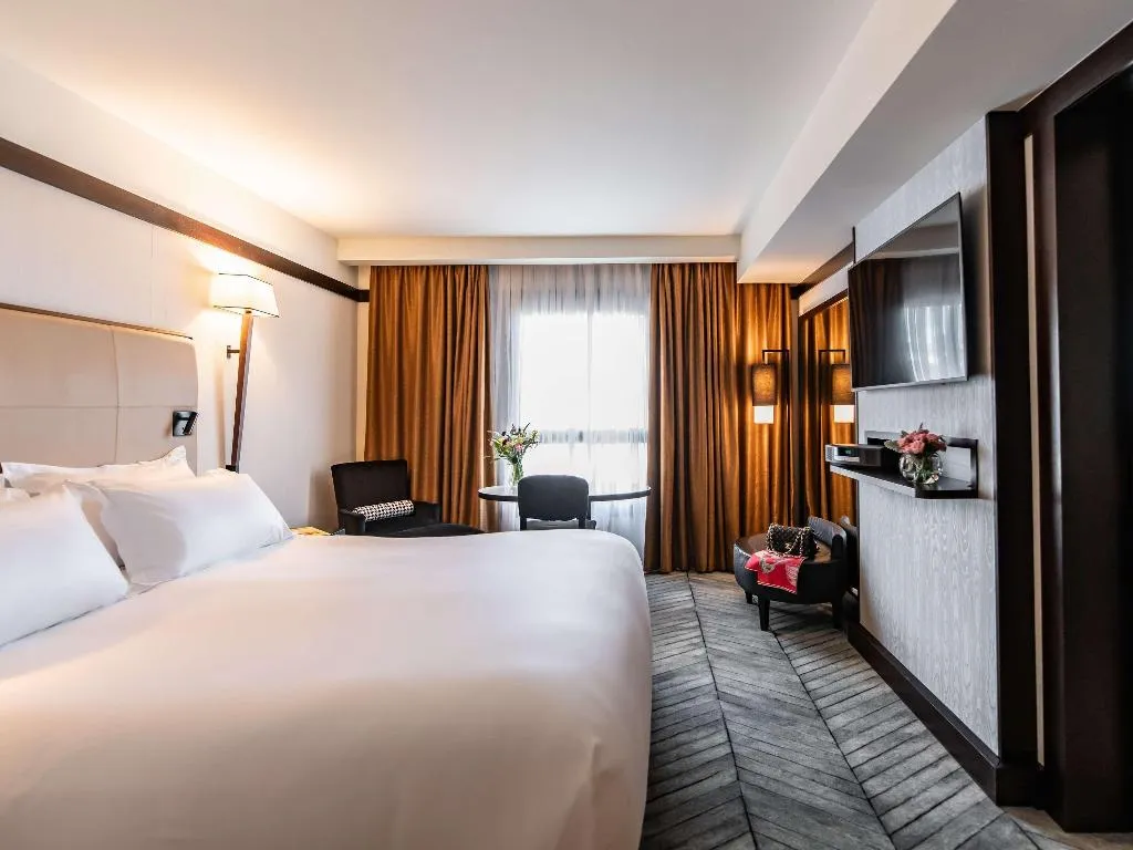 JUNIOR SUITE KING SIZE BED Room, Sofitel Lisbon Liberdade, Lisbon