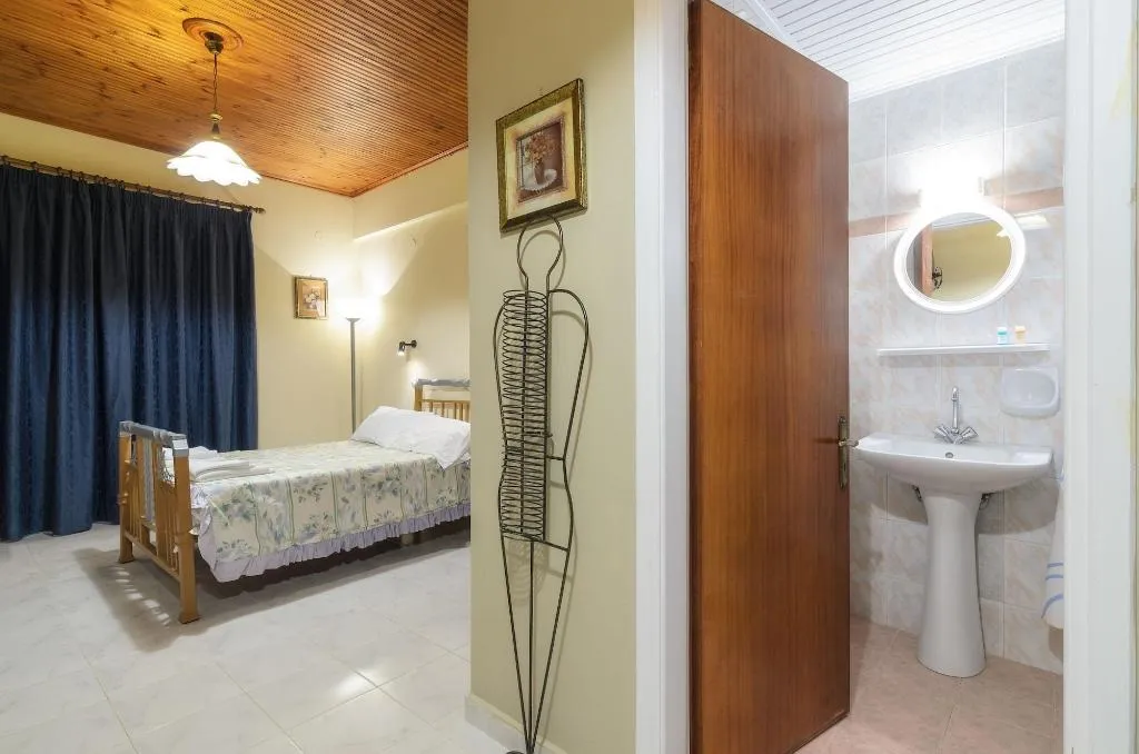 Room, Artemis Room, Zante