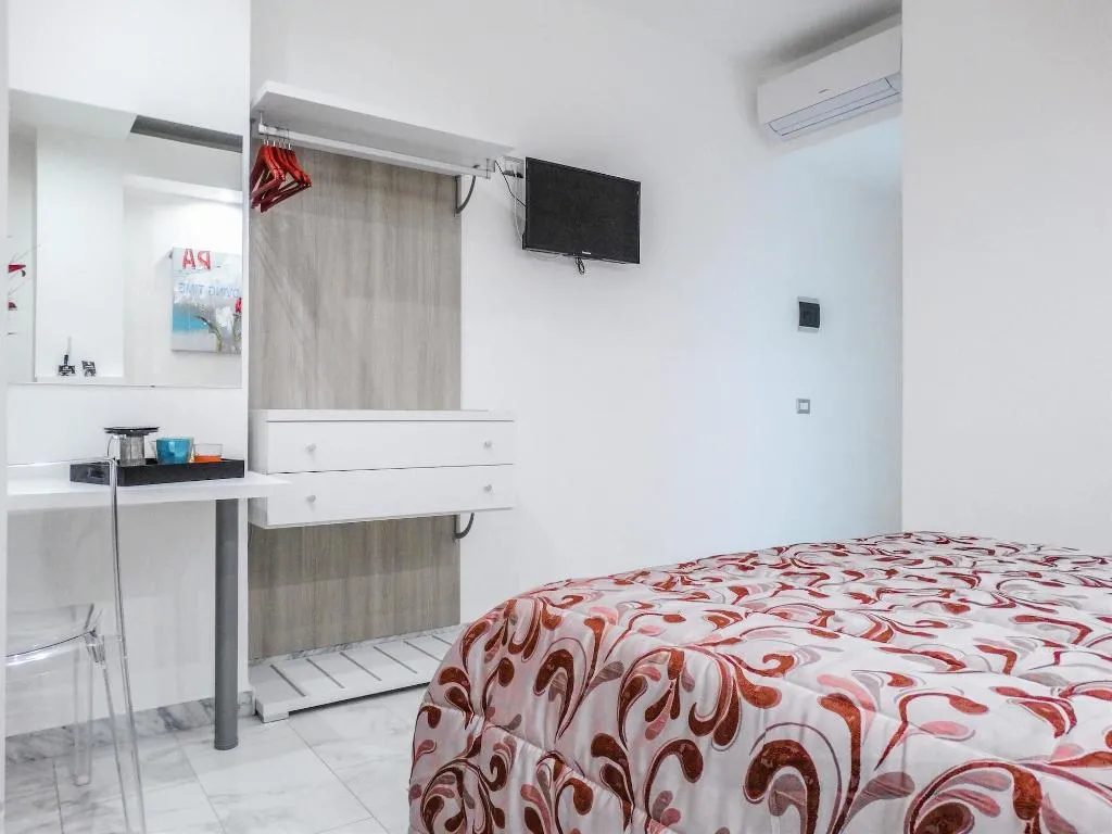 Room, Happy Home 2C, Naples