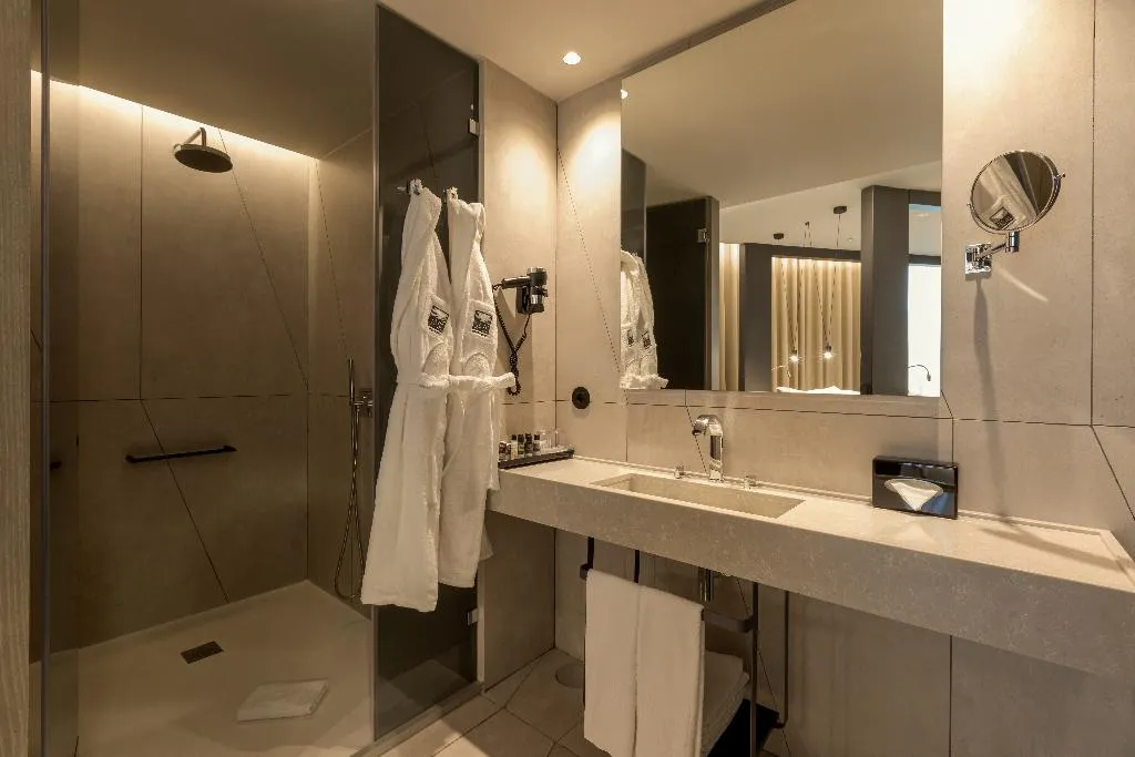 DOUBLE DELUXE PREMIUM Room, Porto Royal Bridges Hotel, Porto