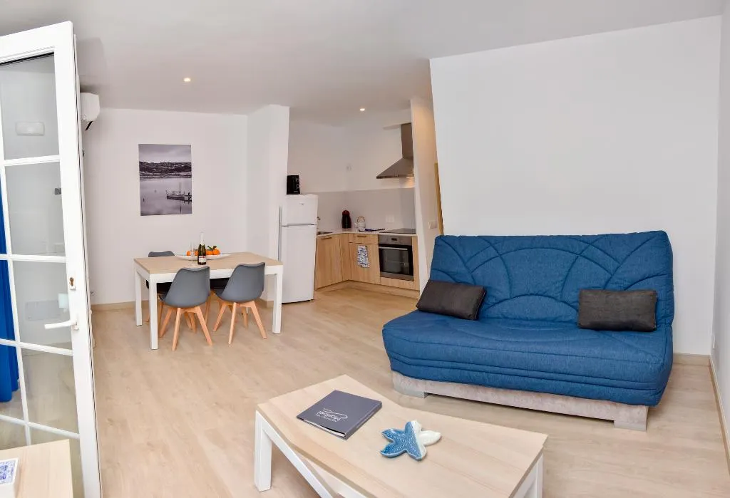 APARTMENT TWO BEDROOMS ONE BATHROOM Room, Maribel, Menorca