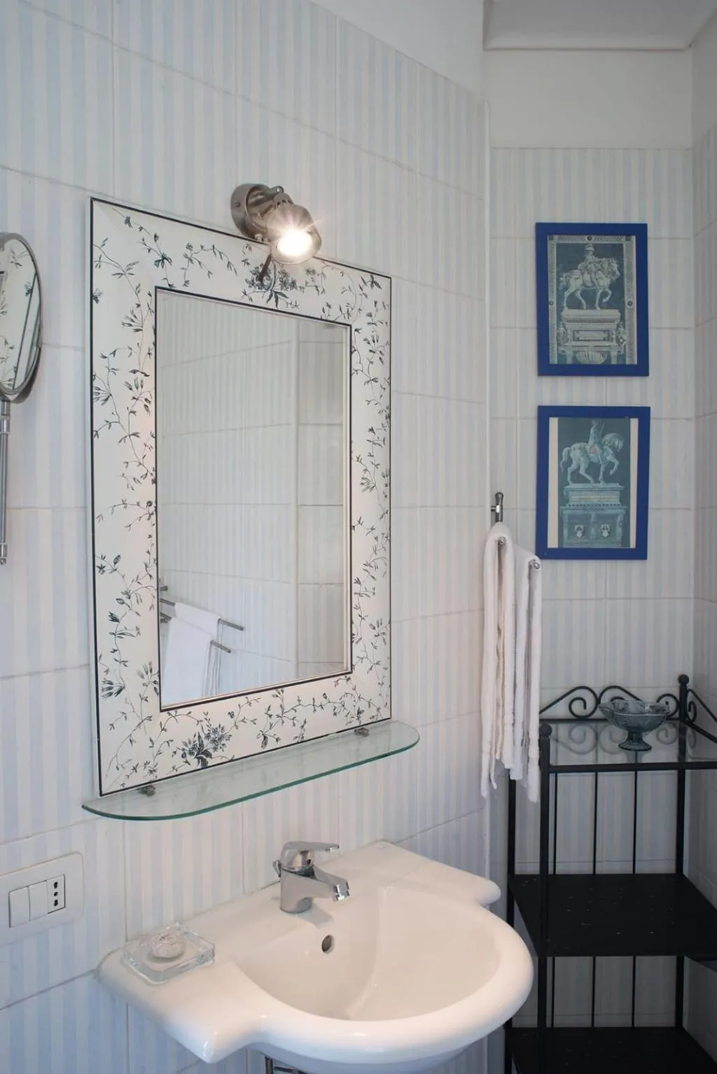 APARTMENT CAPACITY 3 Room, Residenza Echia, Naples
