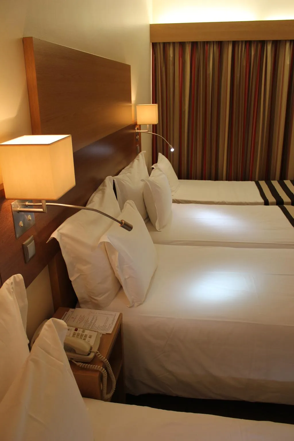 TWIN CAPACITY 4 Room, Hotel Principe Lisboa, Lisbon